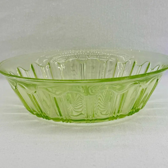 Uranium Colonial Green 9" Large Bowl Depression Glass by Anchor Hocking - Picture 1 of 8